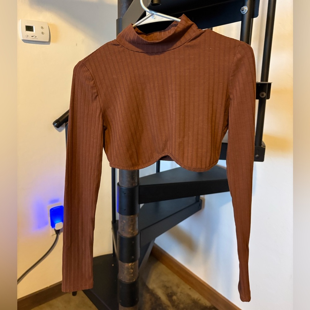 SHEIN Chocolate Ribbed Long Sleeve Crop Top